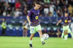 俱乐部世界杯-卡萨多全力投入训练，力争巴萨主力位置成首要目标