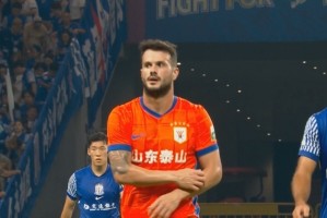 安全下注-该如何形容😱瓦科47天7战狂轰14球！1次大四喜2次帽子戏法！