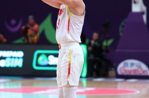 冠军竞猜-周琦：胡明轩运球有点太多了 你把球传出去没人会不回给你