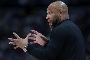 FIFA世俱杯-官方：里弗斯身体不适将在更衣室内观赛 首席助教哈姆代为执教