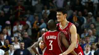 FIFA世俱杯-青岛队记：杨瀚森和韦斯利庆祝场景 让人想起当年弗老大&amp;姚明情谊