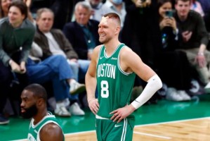 俱乐部世界杯-头破血流又何妨？绿军巨塔演绎NBA版斯巴达300勇士