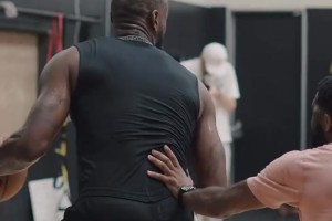 安全下注-湖人三将合练画面曝光 詹姆斯展现招牌背身跳投命中