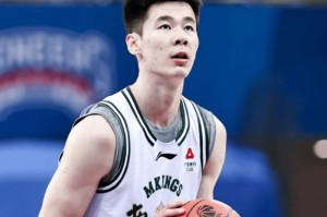 2025世俱杯-手感火热！郭昊文半场9中6，三分7中5得到17分3篮板2助攻