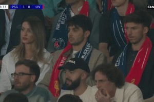 赛事预测-又和好了？加斯利和奥康一起观看欧冠大巴黎vs利物浦的比赛